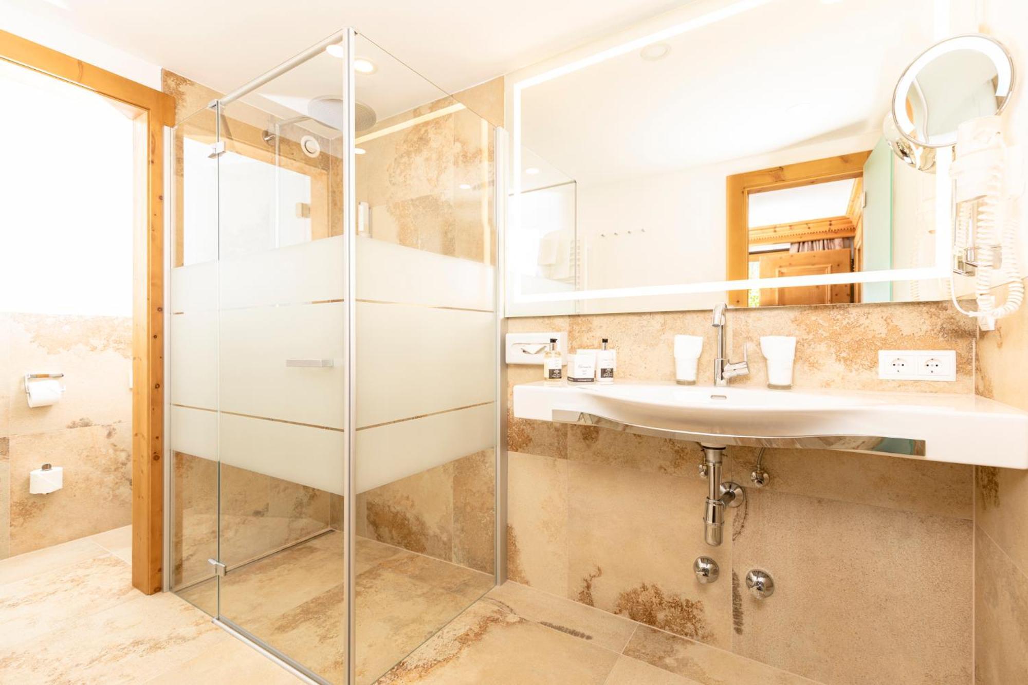 Der Boeglerhof - Pure Nature Spa Resort アルプバッハ 部屋 写真